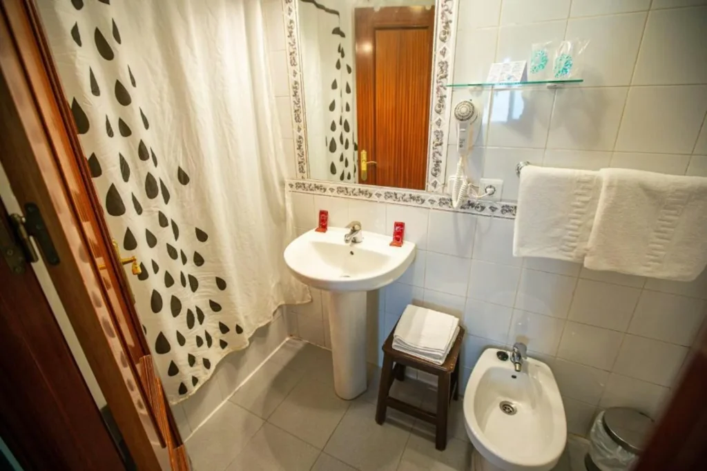 habitaciones de hotel en Ronda con baño privado